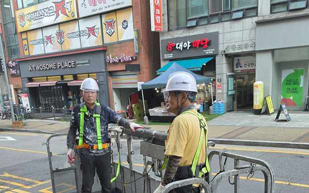 신서면 스카이차 상담용 도로변 건물 작업 이미지